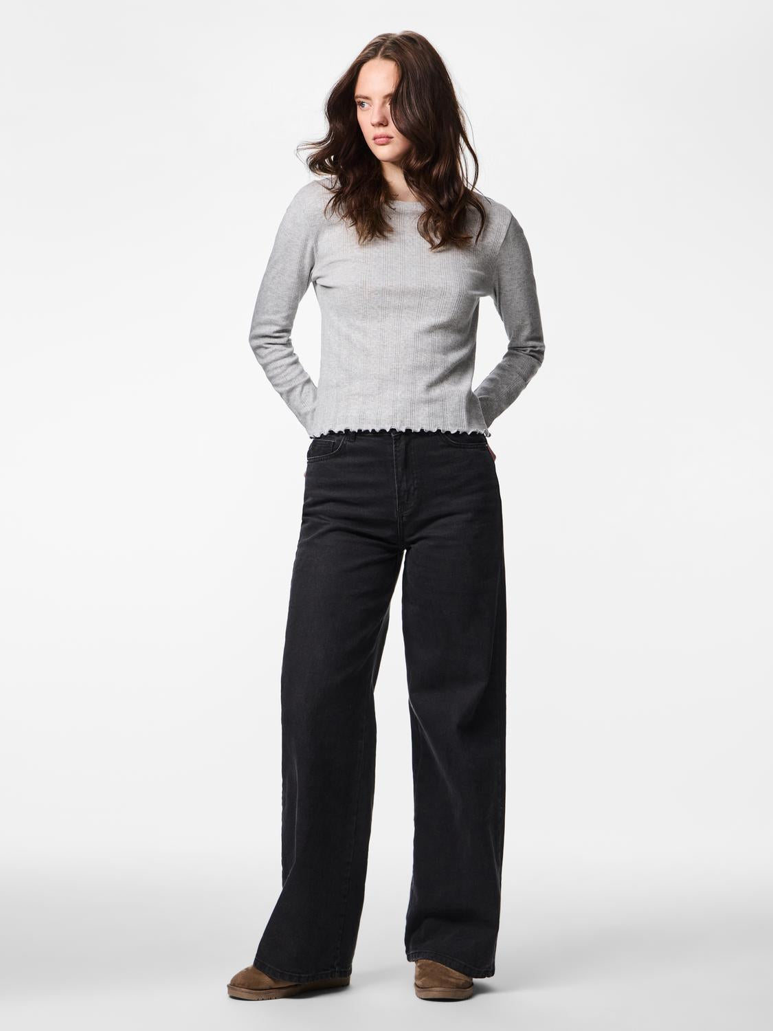 model_shot-front_full